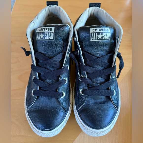 Converse Chuck Taylor All Star Street
Mid Youth's Size 3 Sneakers Black
Leather - Picture 1 of 7